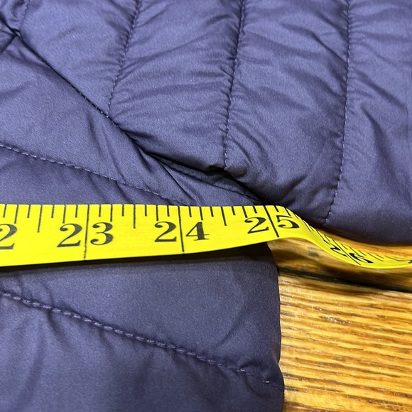 Columbia Thermal Coil style insulated jacket.  Zip front and pockets.  1X - Picture 10 of 12